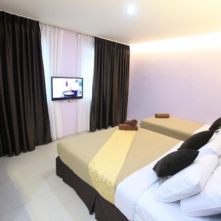 Al Huda Hotel Malacca Bagian luar foto