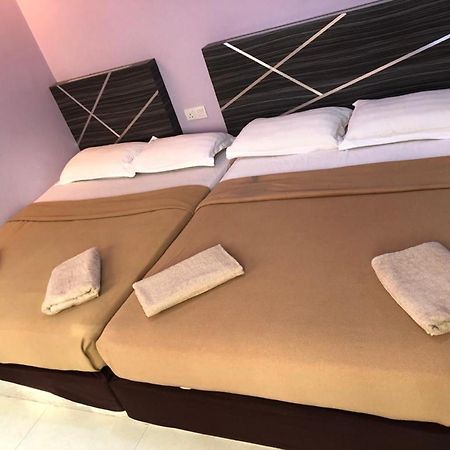 Al Huda Hotel Malacca Bagian luar foto